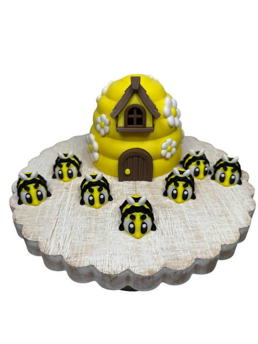 The Grit Hive | 3D Printed Beehive Scene with 7 Bees